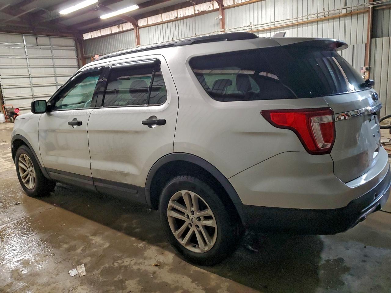 2017 FORD EXPLORER photo 2