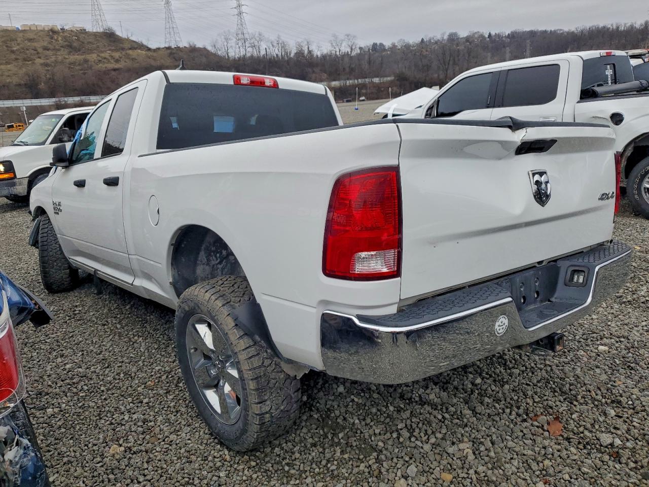 2019 RAM 1500 CLASSIC TRADESMAN photo 3