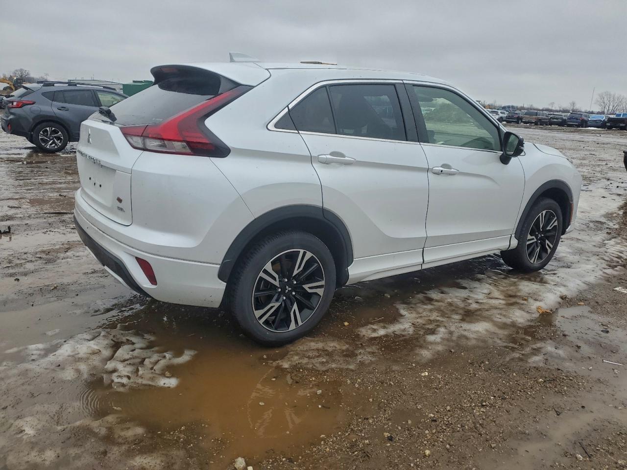 2023 MITSUBISHI ECLIPSE CROSS SE photo 3