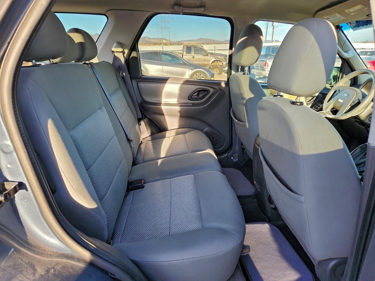 2005 FORD ESCAPE XLT photo 11