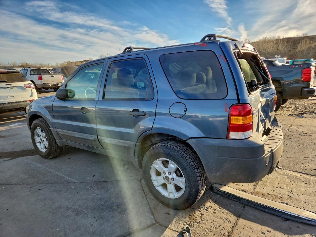 2005 FORD ESCAPE XLT photo 2
