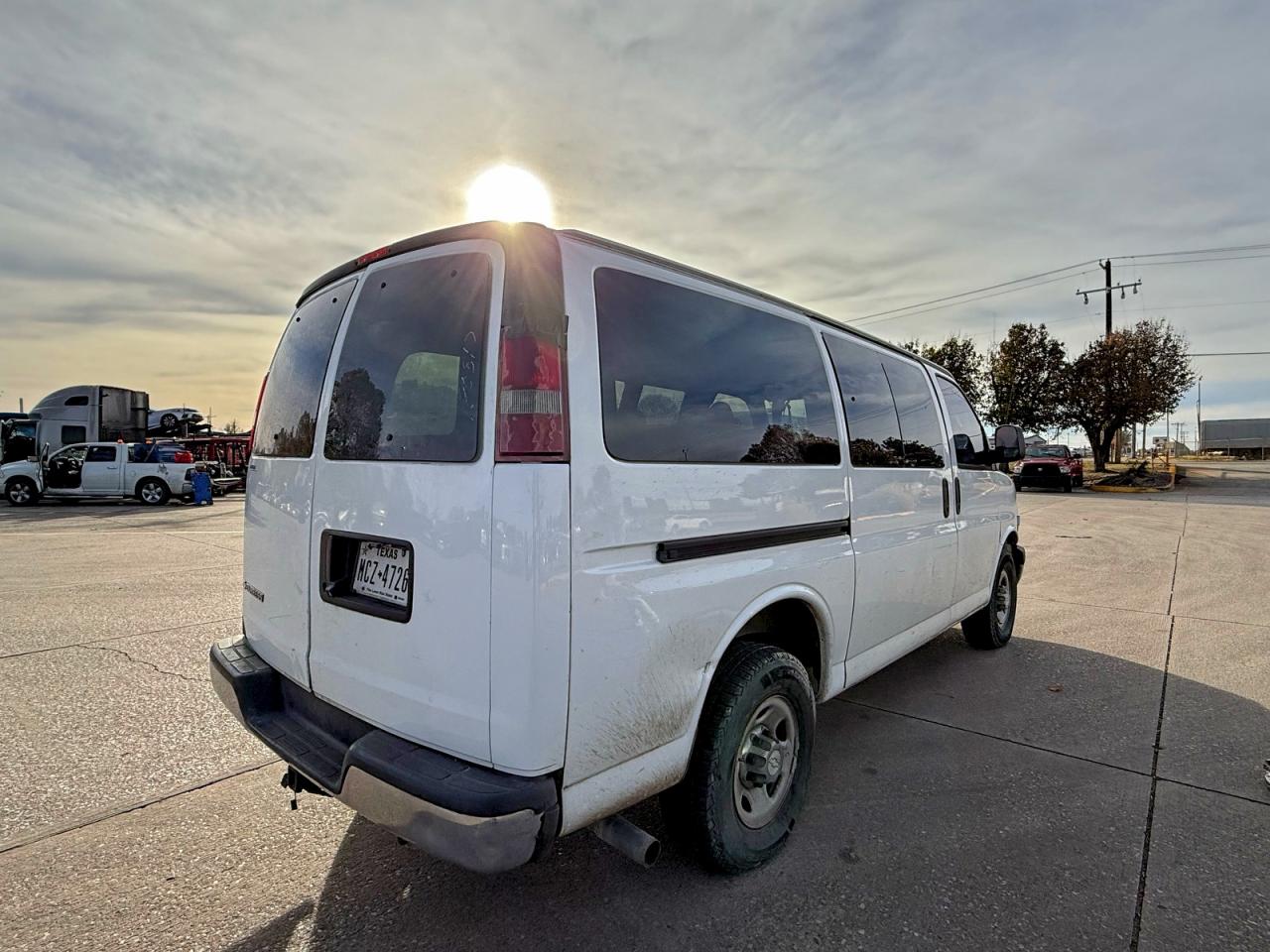 2017 CHEVROLET EXPRESS G3500 LT photo 4