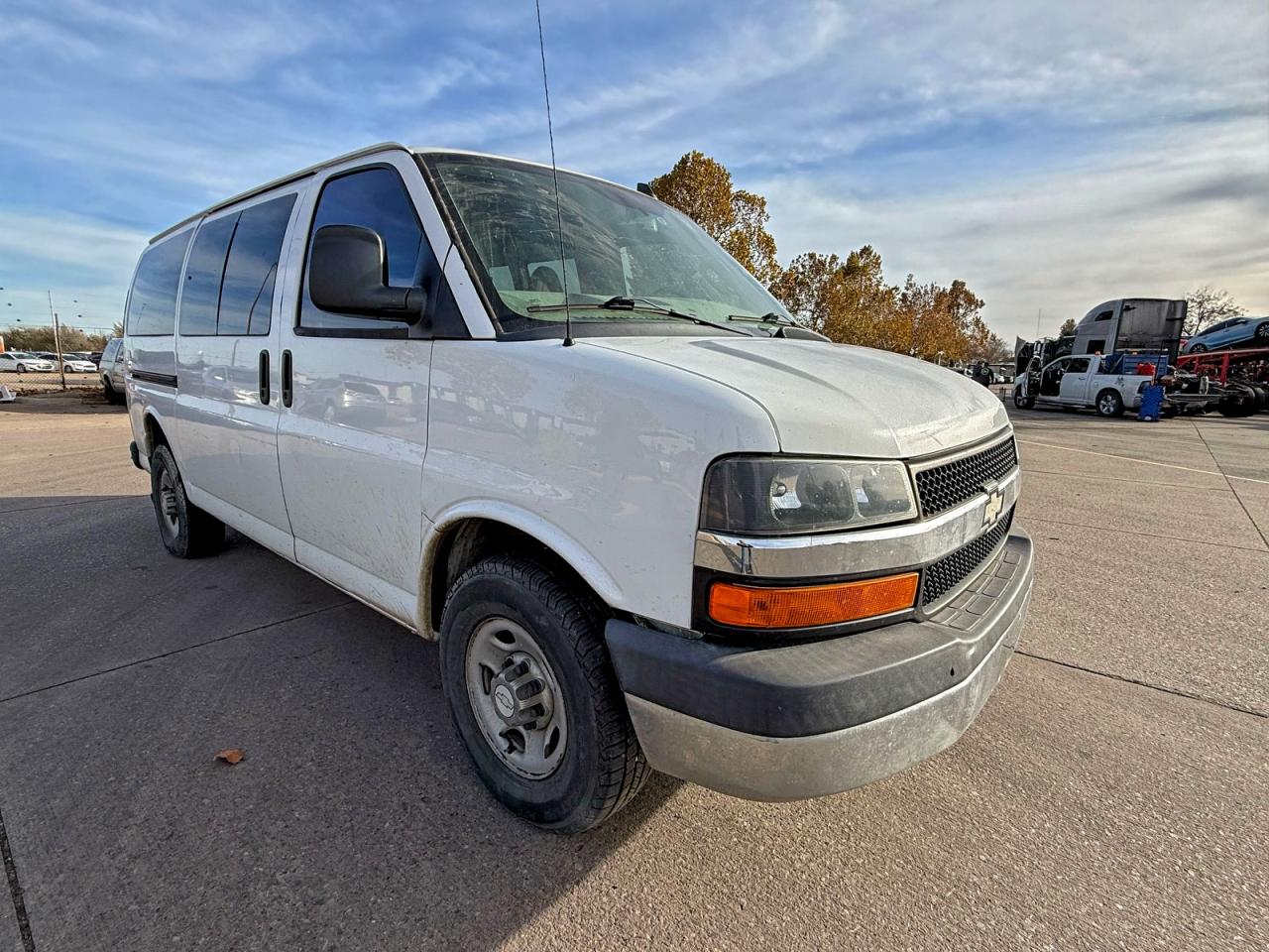 2017 CHEVROLET EXPRESS G3500 LT — MINOR DENT/SCRATCHES damage — photo 1