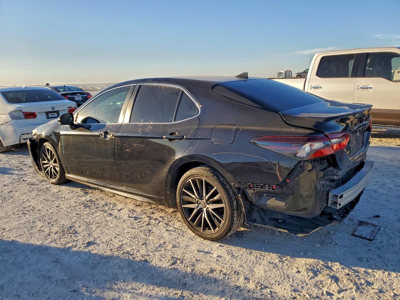 2021 TOYOTA CAMRY SE photo 2