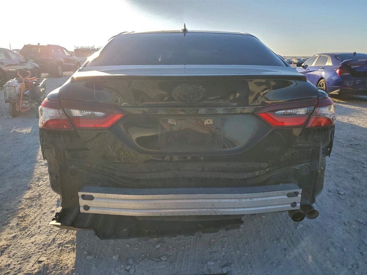 2021 TOYOTA CAMRY SE photo 6