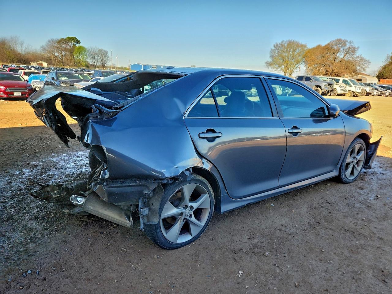2012 TOYOTA CAMRY SE photo 3