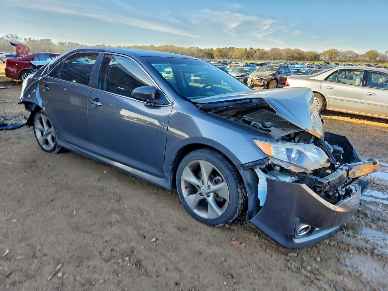 2012 TOYOTA CAMRY SE photo 4