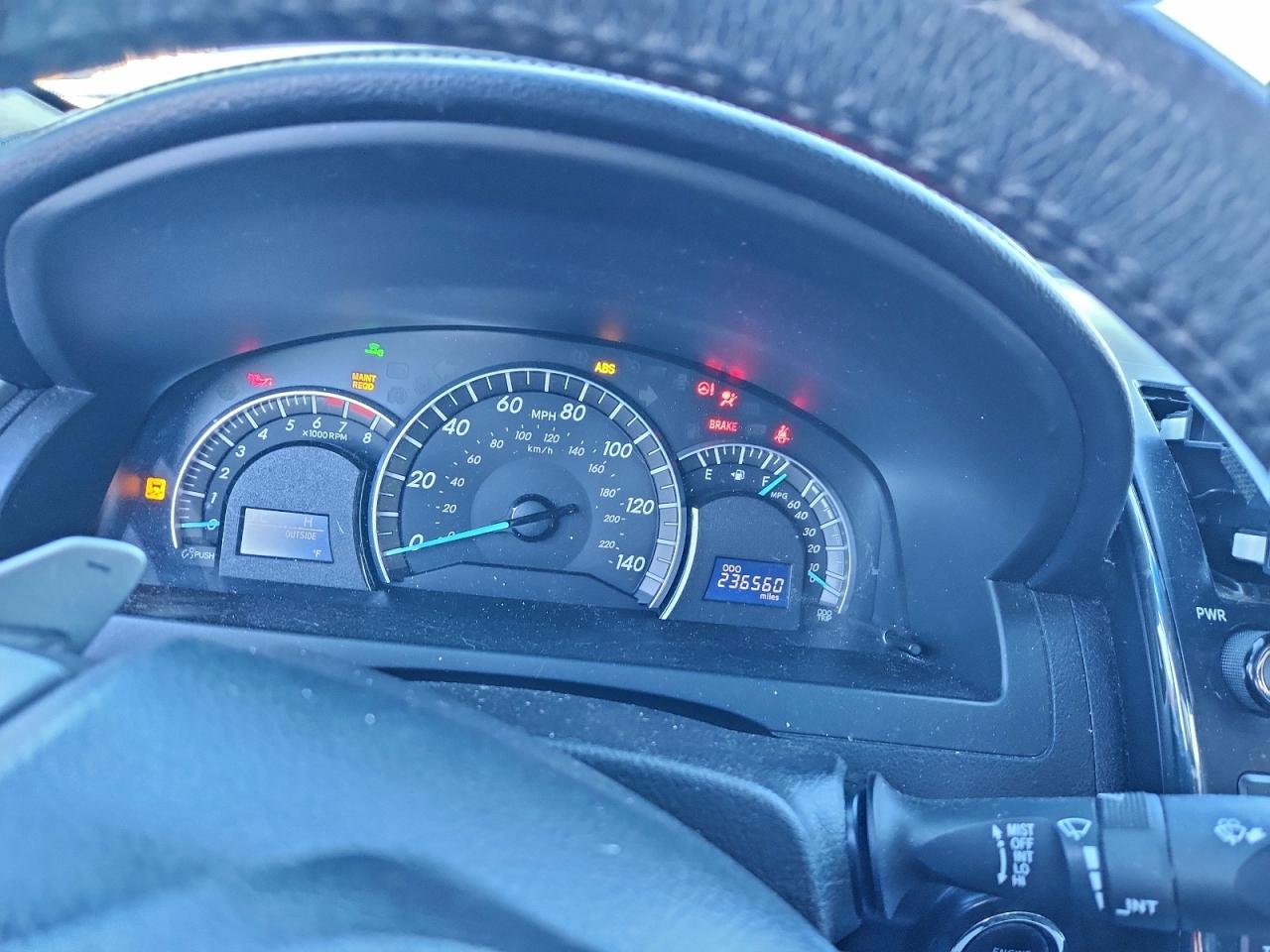 2012 TOYOTA CAMRY SE photo 9