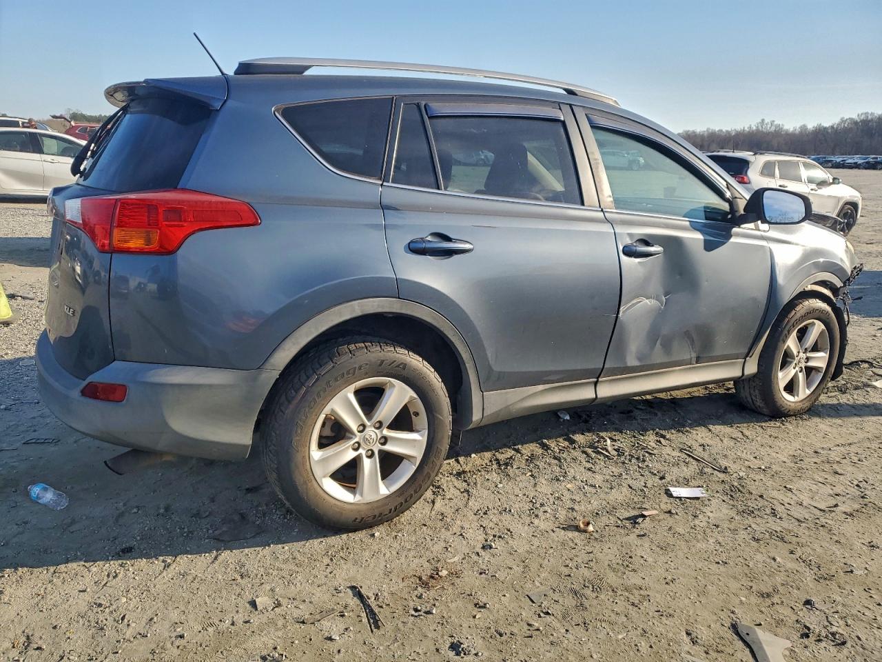 2013 TOYOTA RAV4 XLE photo 3