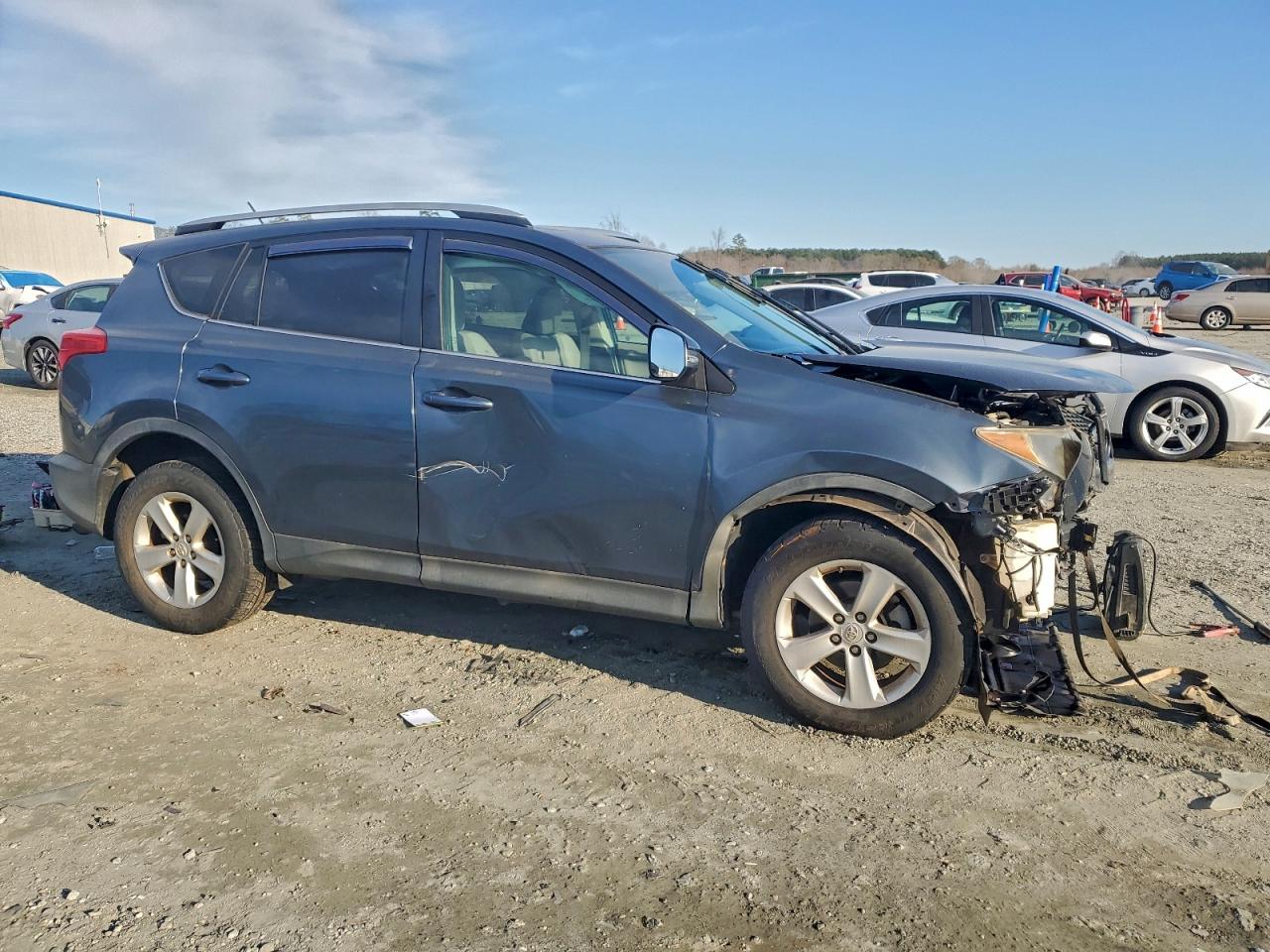2013 TOYOTA RAV4 XLE photo 4