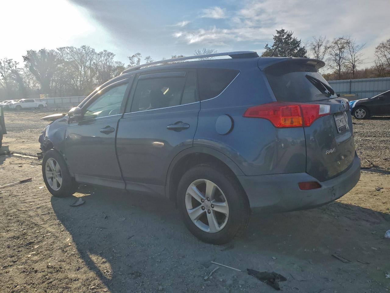 2013 TOYOTA RAV4 XLE photo 2