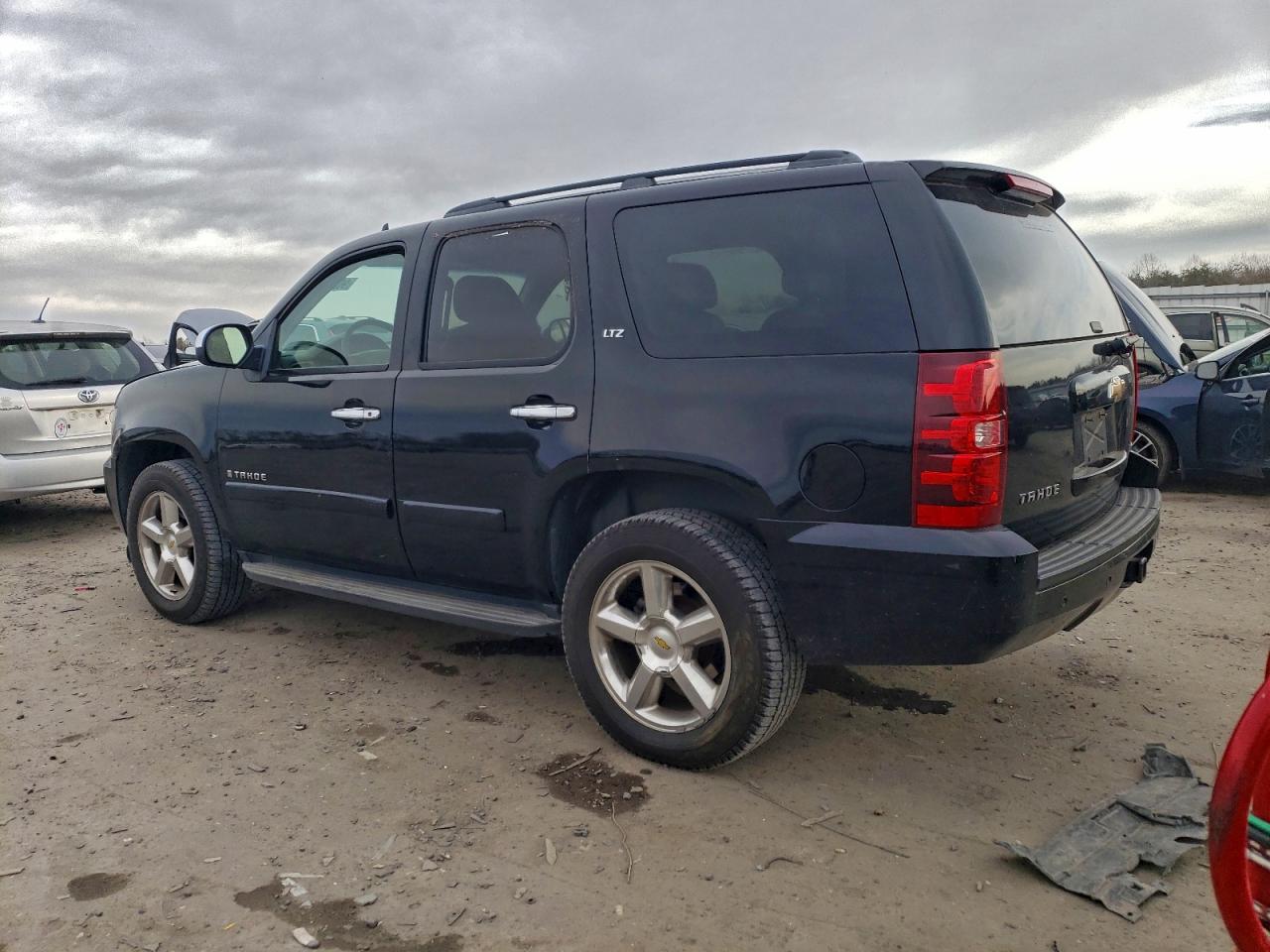 2008 CHEVROLET TAHOE K1500 photo 2