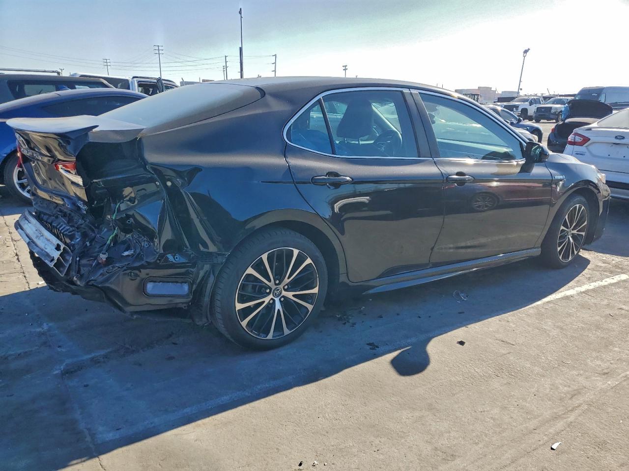 2018 TOYOTA CAMRY HYBRID photo 3