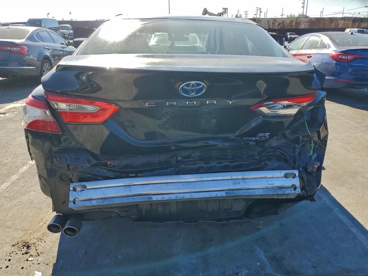 2018 TOYOTA CAMRY HYBRID photo 6