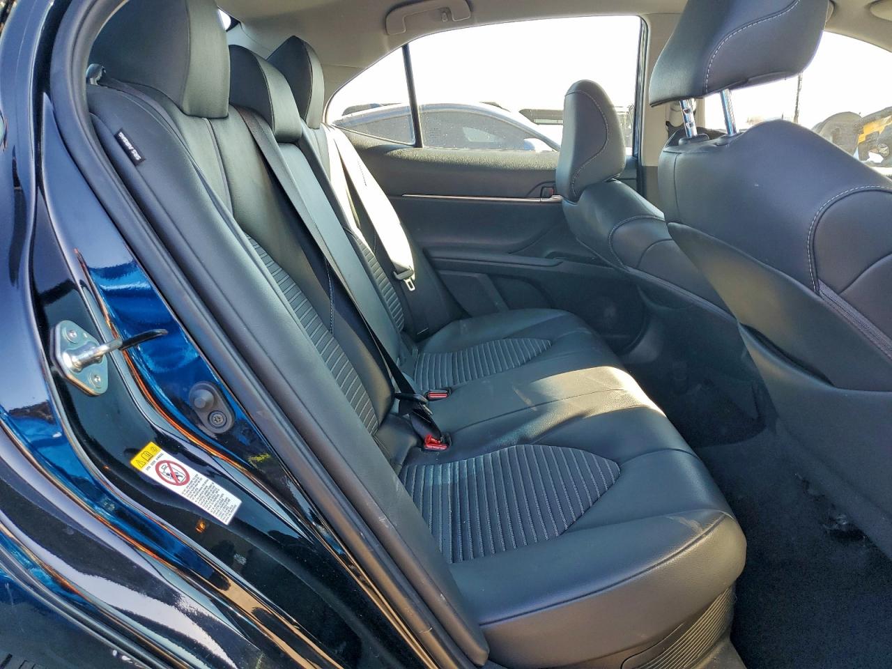 2018 TOYOTA CAMRY HYBRID photo 10