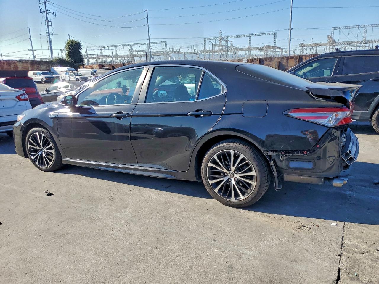2018 TOYOTA CAMRY HYBRID photo 2