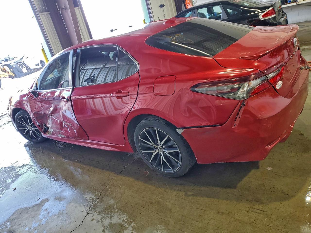 2021 TOYOTA CAMRY SE photo 2