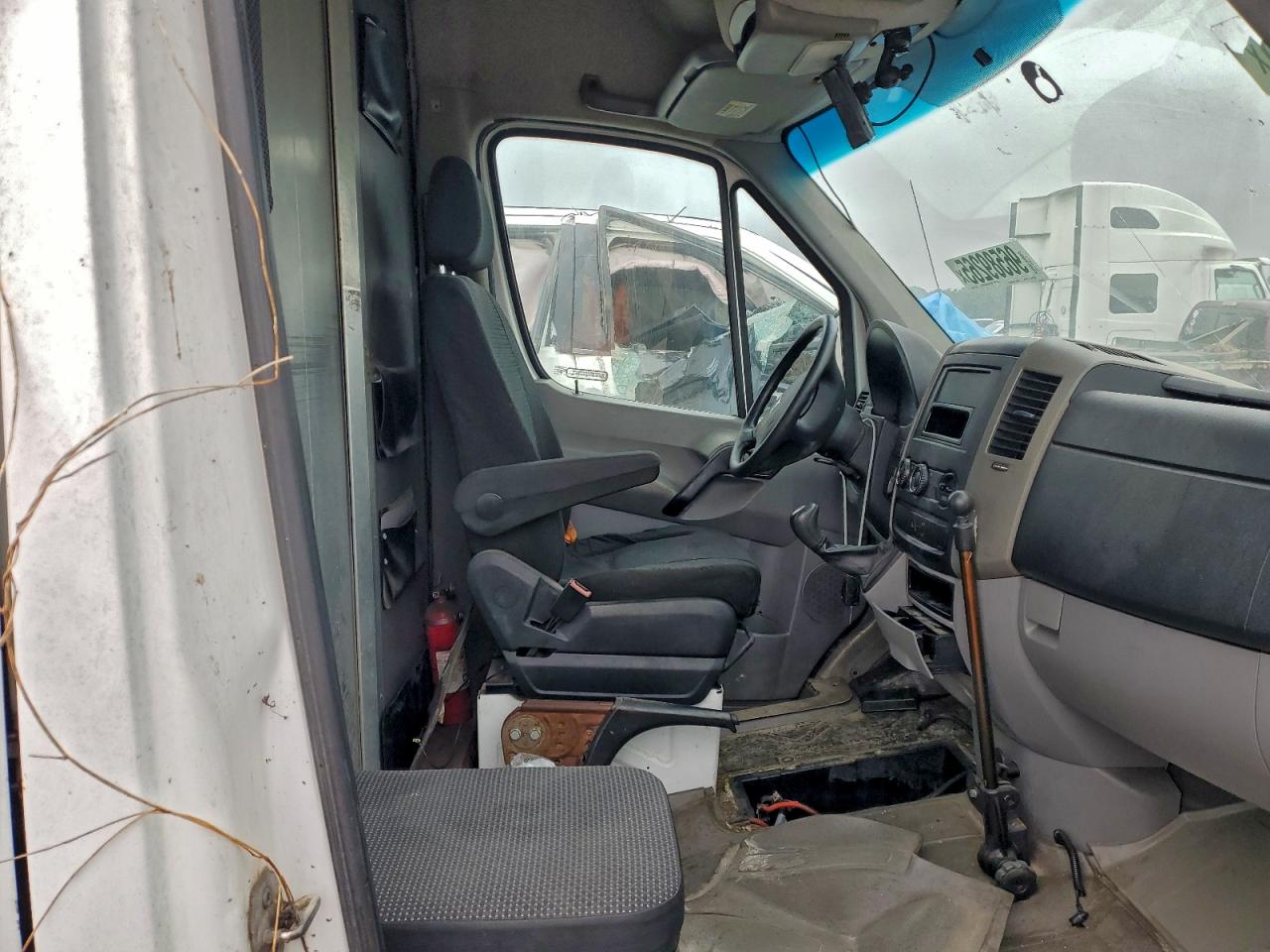 2011 MERCEDES-BENZ SPRINTER 2500 photo 10
