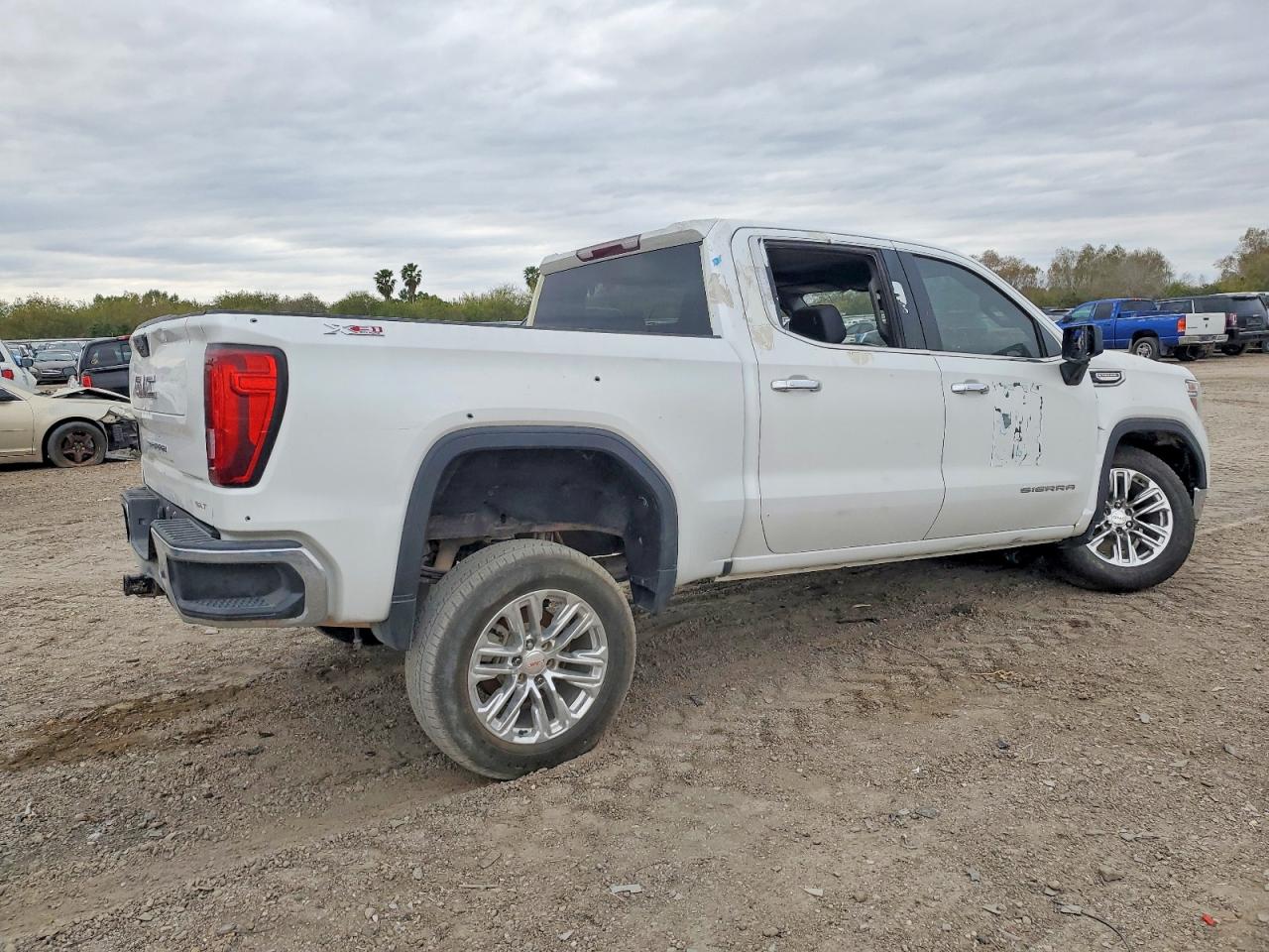 2021 GMC SIERRA K1500 SLT photo 3