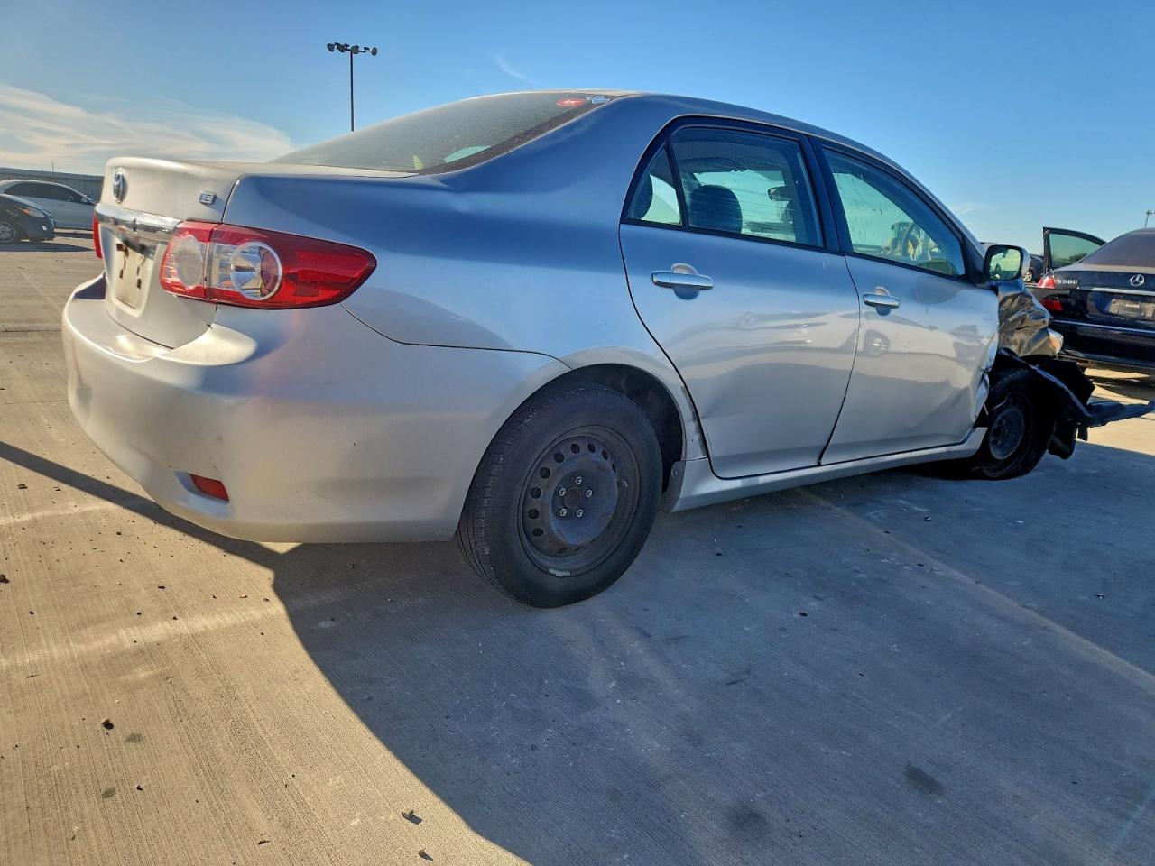 2011 TOYOTA COROLLA BASE photo 3