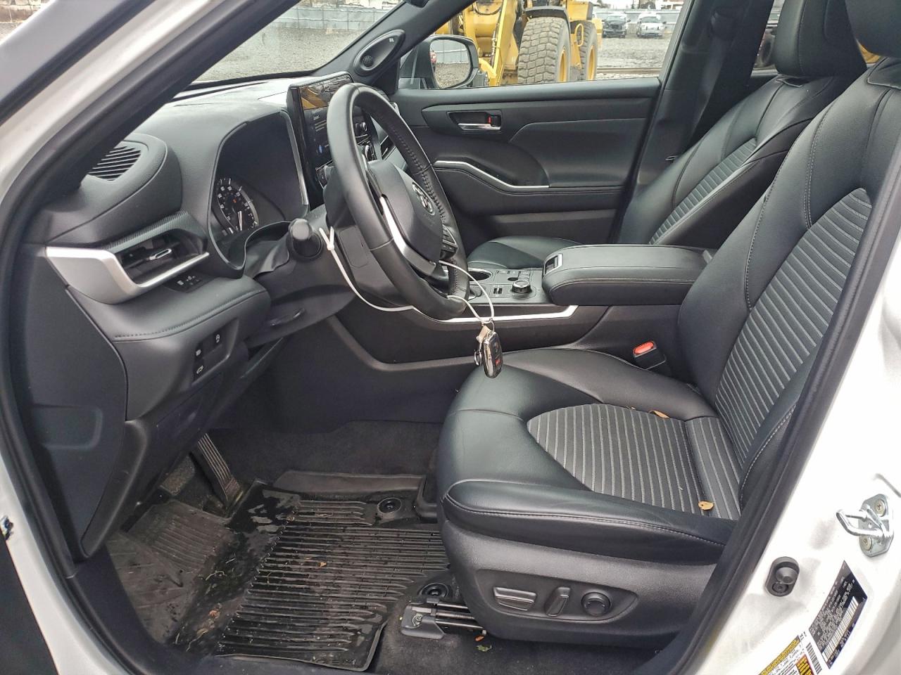 2024 TOYOTA HIGHLANDER LE photo 7