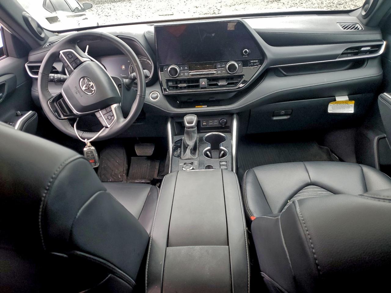 2024 TOYOTA HIGHLANDER LE photo 8