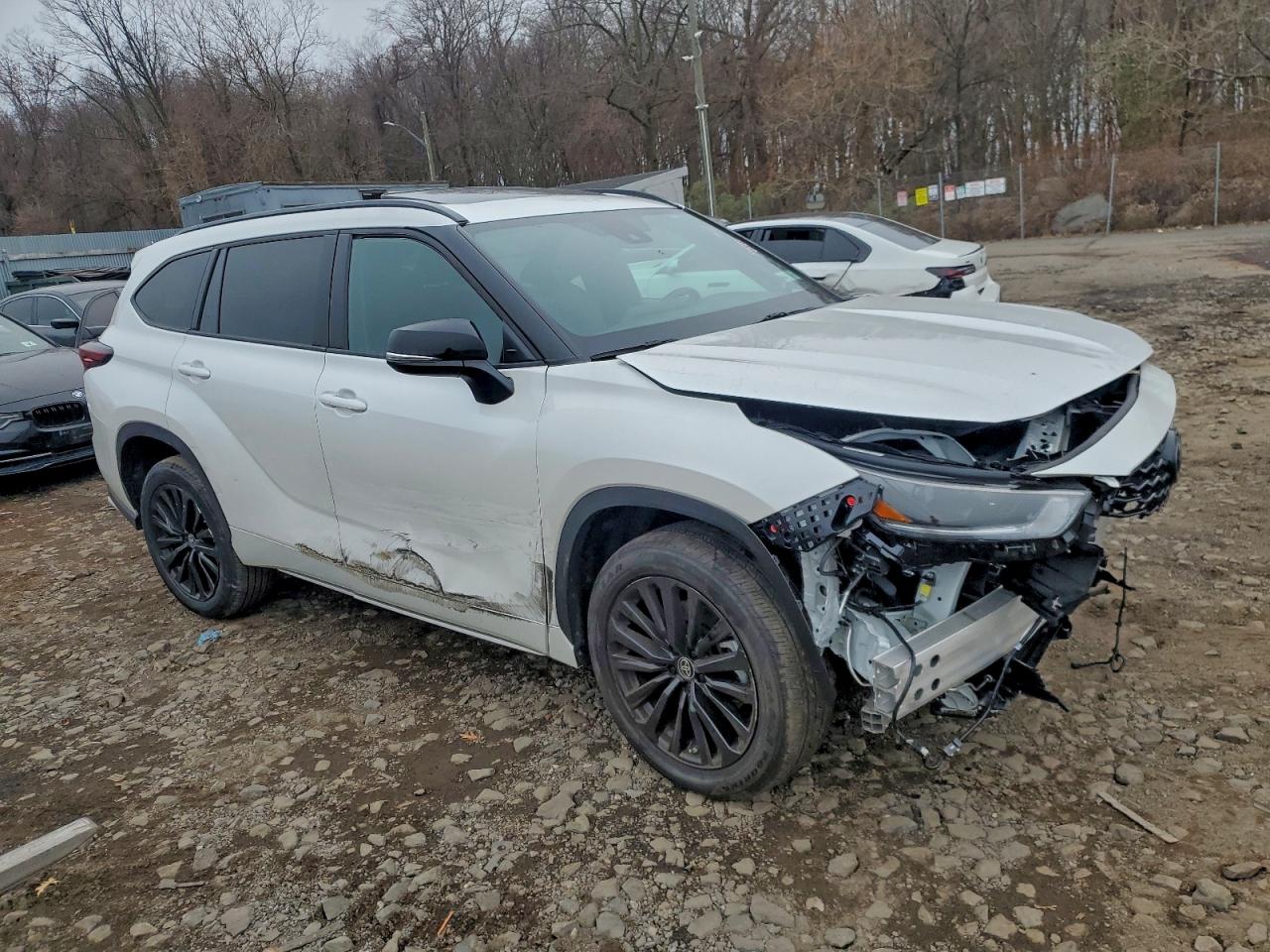 2024 TOYOTA HIGHLANDER LE photo 4