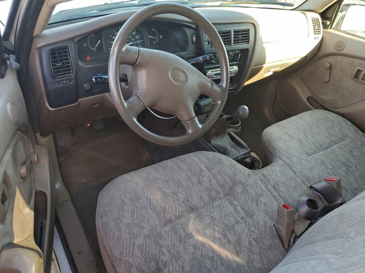 2004 TOYOTA TACOMA photo 8