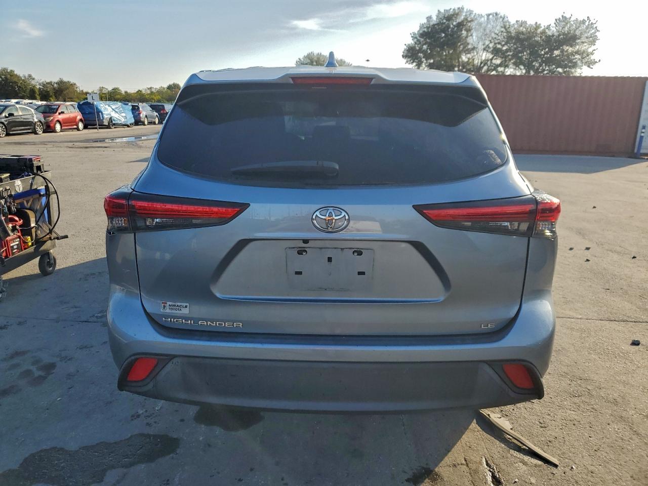 2021 TOYOTA HIGHLANDER LE photo 6