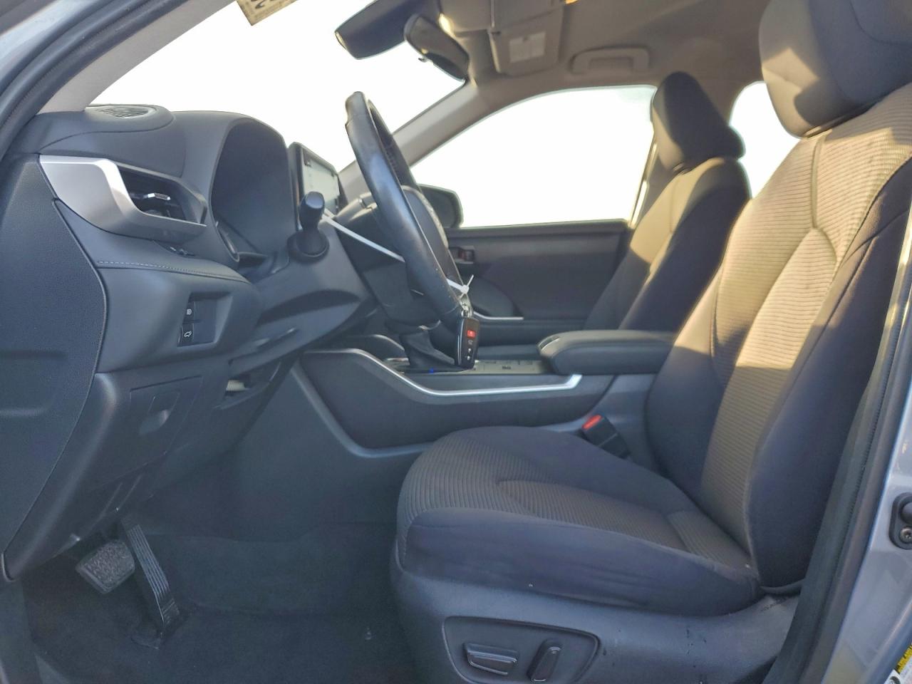 2021 TOYOTA HIGHLANDER LE photo 7