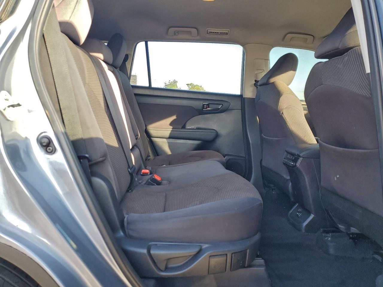 2021 TOYOTA HIGHLANDER LE photo 11