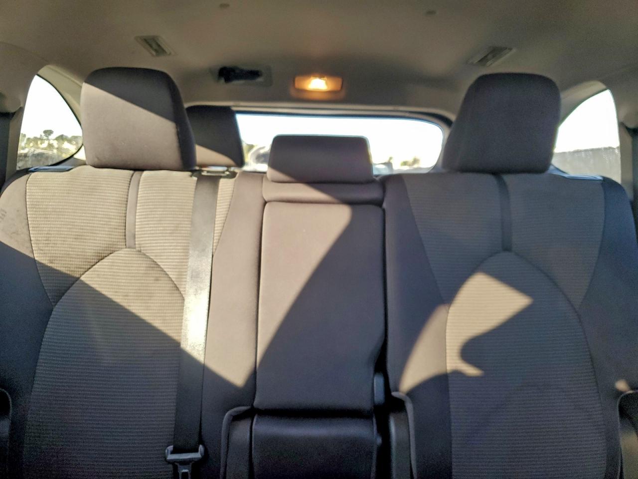2021 TOYOTA HIGHLANDER LE photo 10