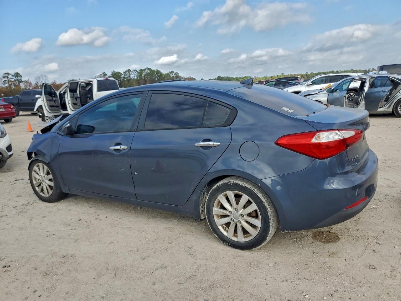 2014 KIA FORTE LX photo 2
