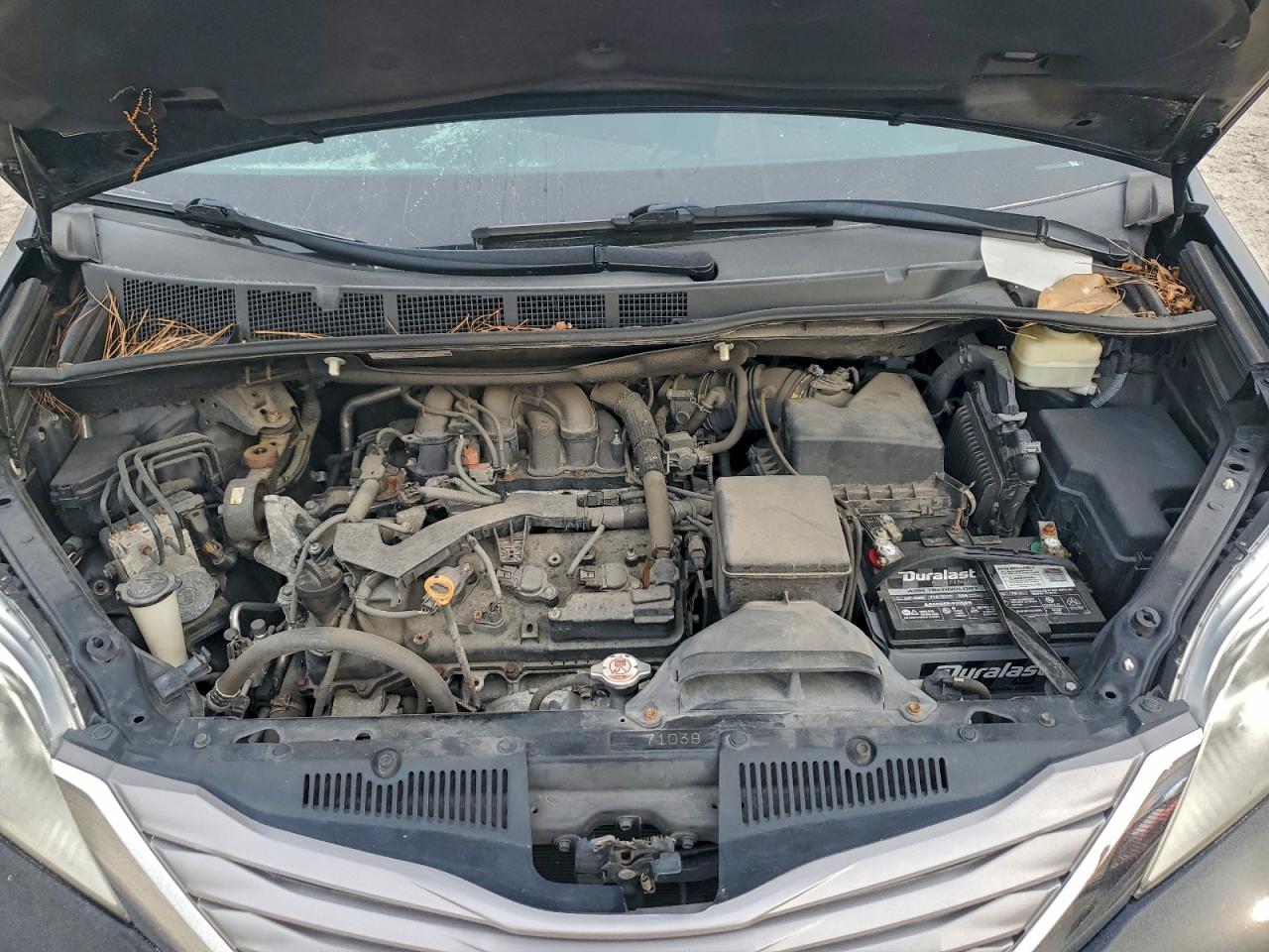2017 TOYOTA SIENNA XLE photo 12