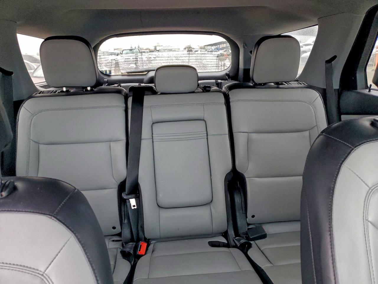 2021 FORD EXPLORER XLT photo 10