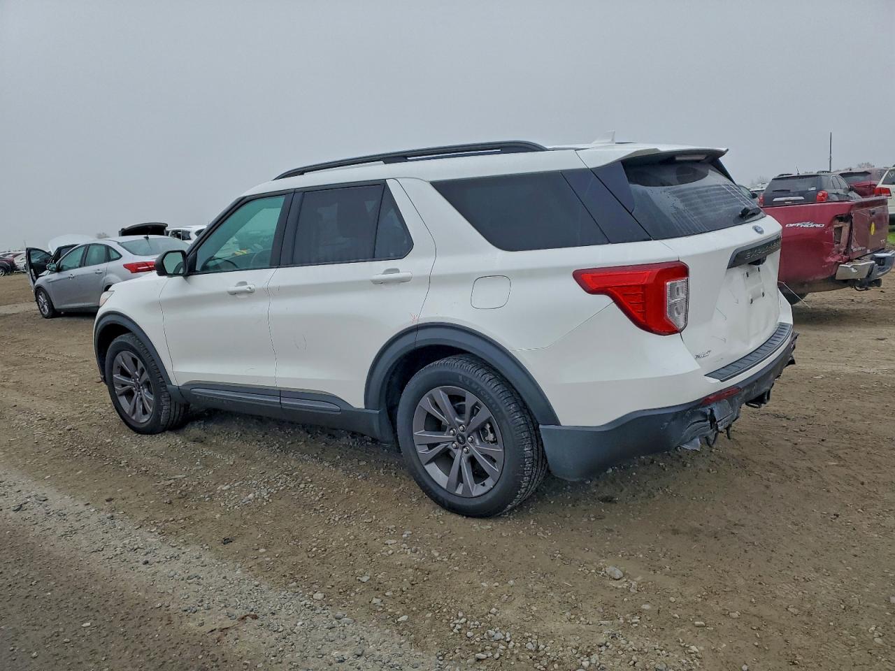 2021 FORD EXPLORER XLT photo 2