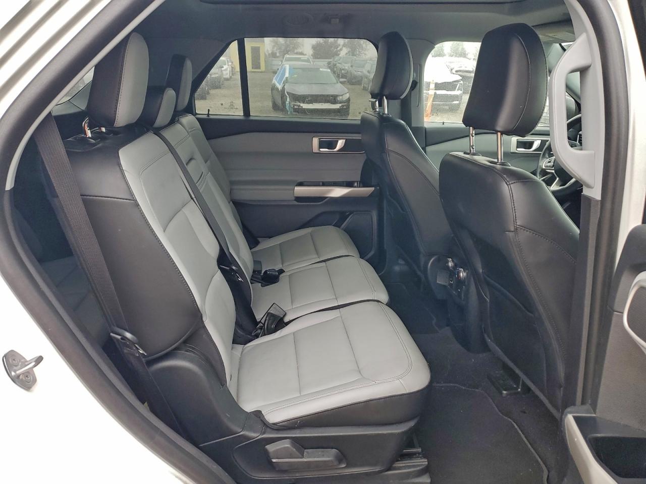 2021 FORD EXPLORER XLT photo 11