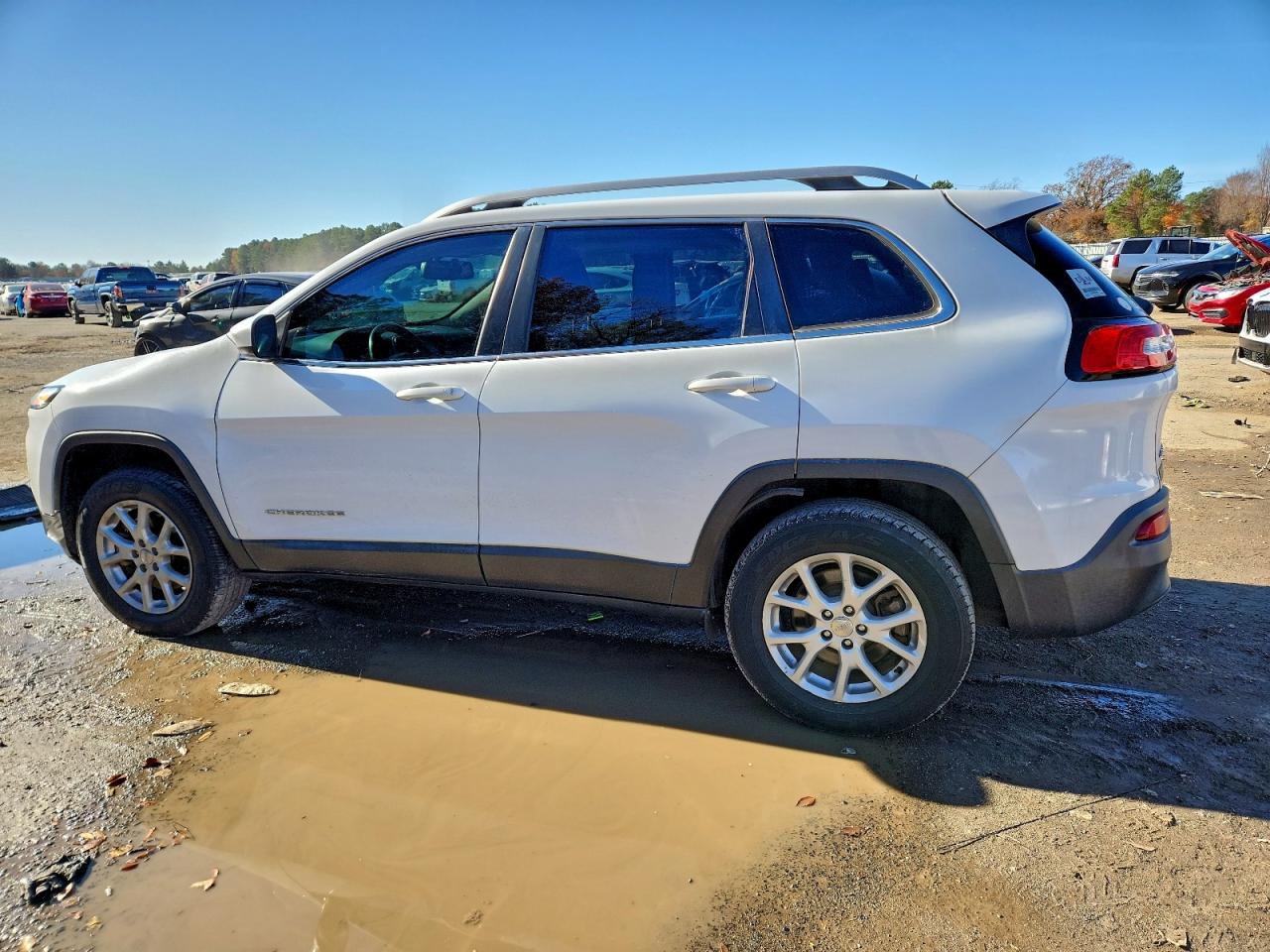 2016 JEEP CHEROKEE LATITUDE photo 2
