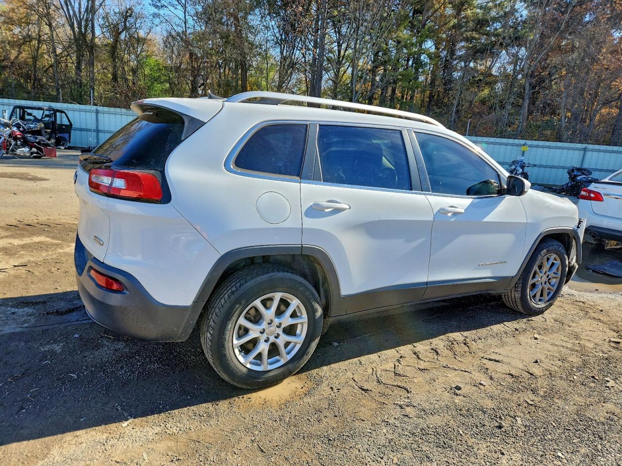 2016 JEEP CHEROKEE LATITUDE photo 3