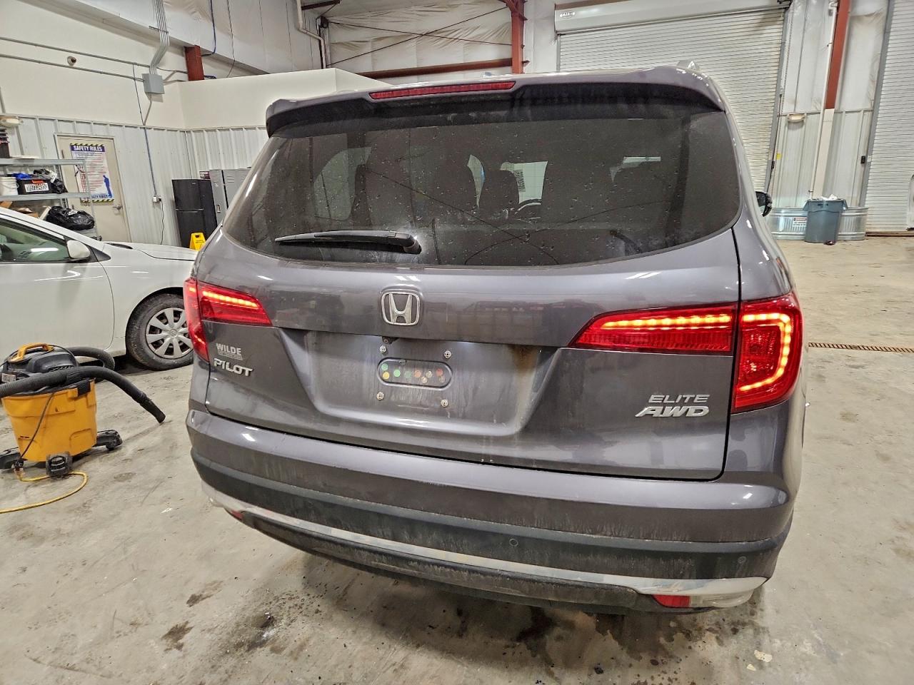 2016 HONDA PILOT ELITE photo 6