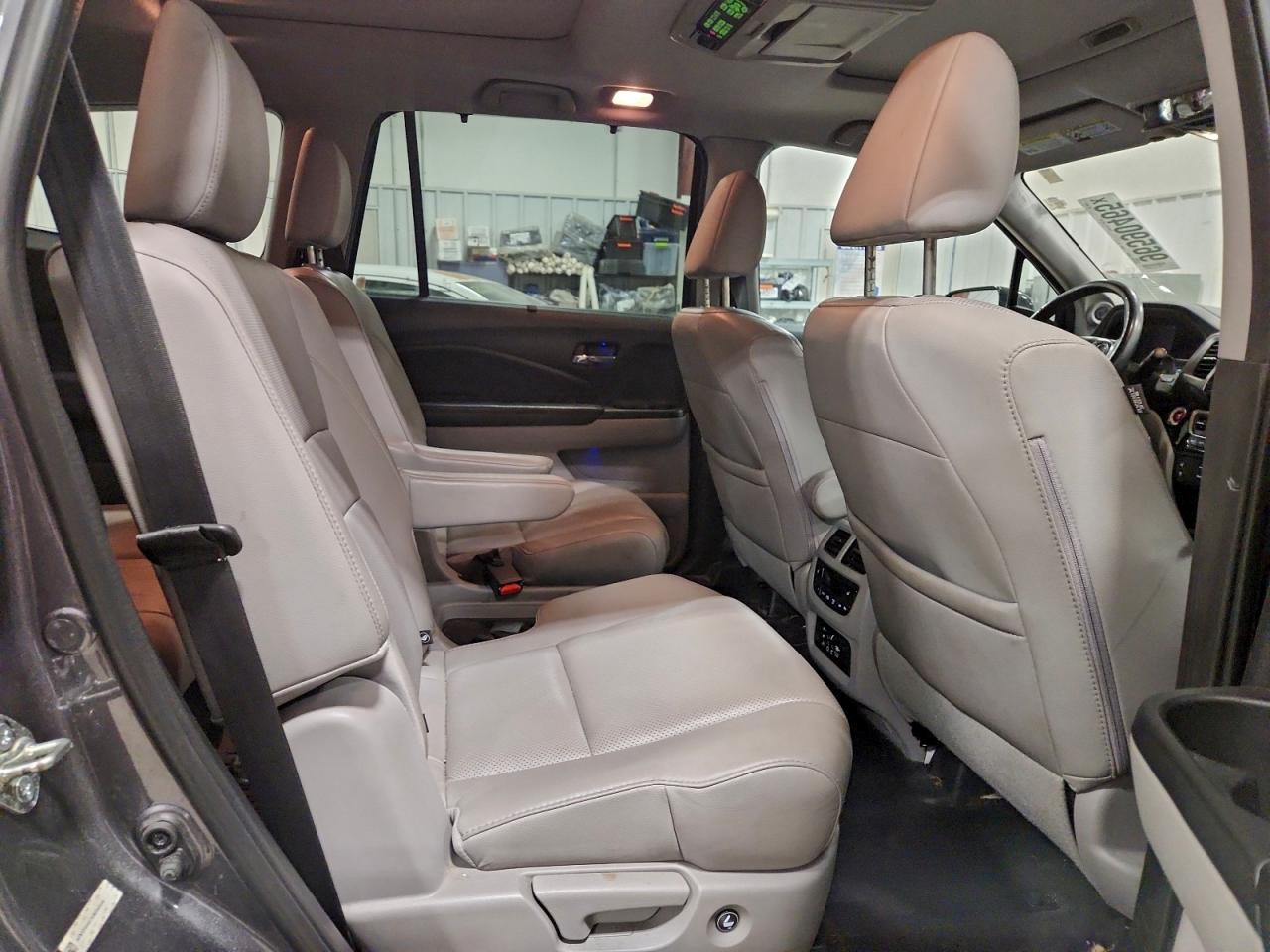 2016 HONDA PILOT ELITE photo 11