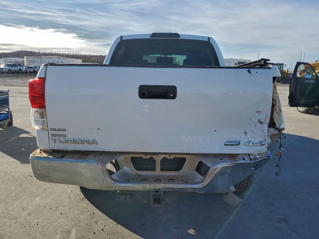 2013 TOYOTA TUNDRA CREWMAX SR5 photo 6