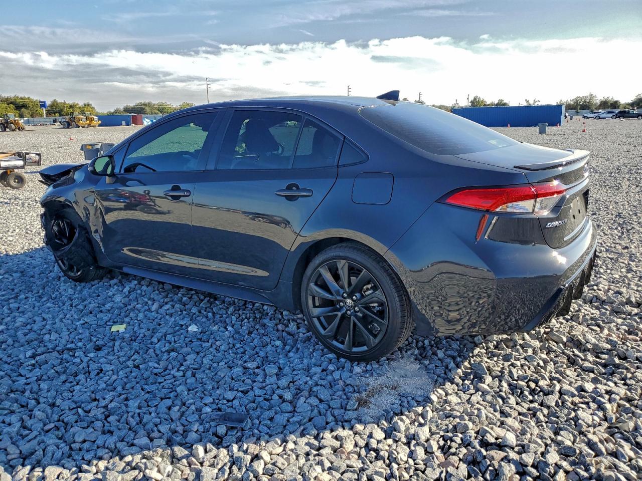 2024 TOYOTA COROLLA LE photo 2