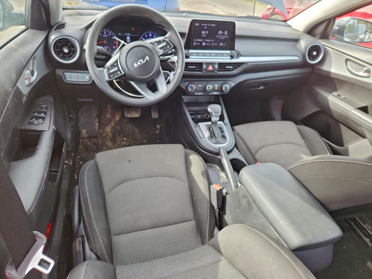 2023 KIA FORTE LX photo 8