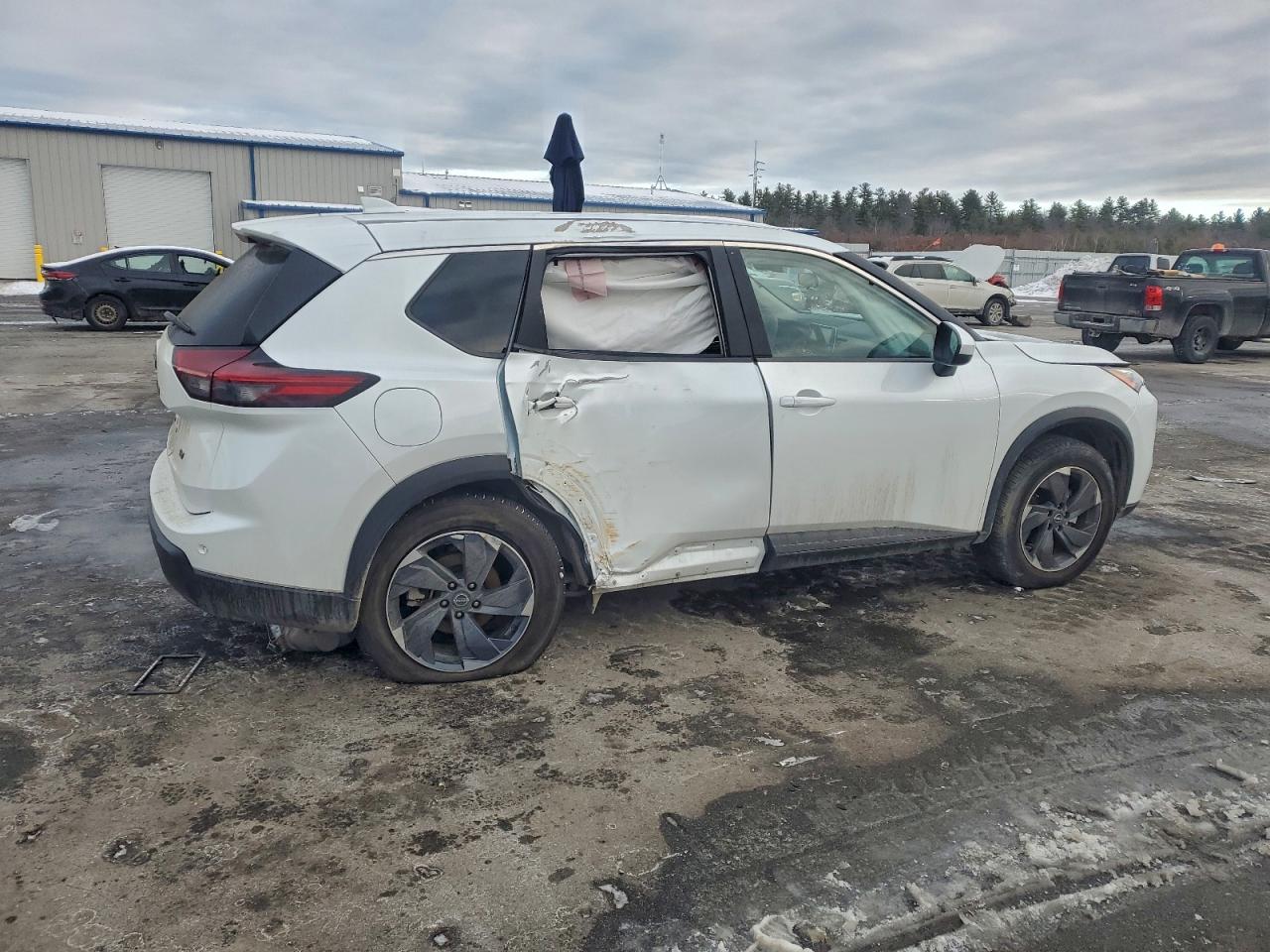 2024 NISSAN ROGUE SV photo 3