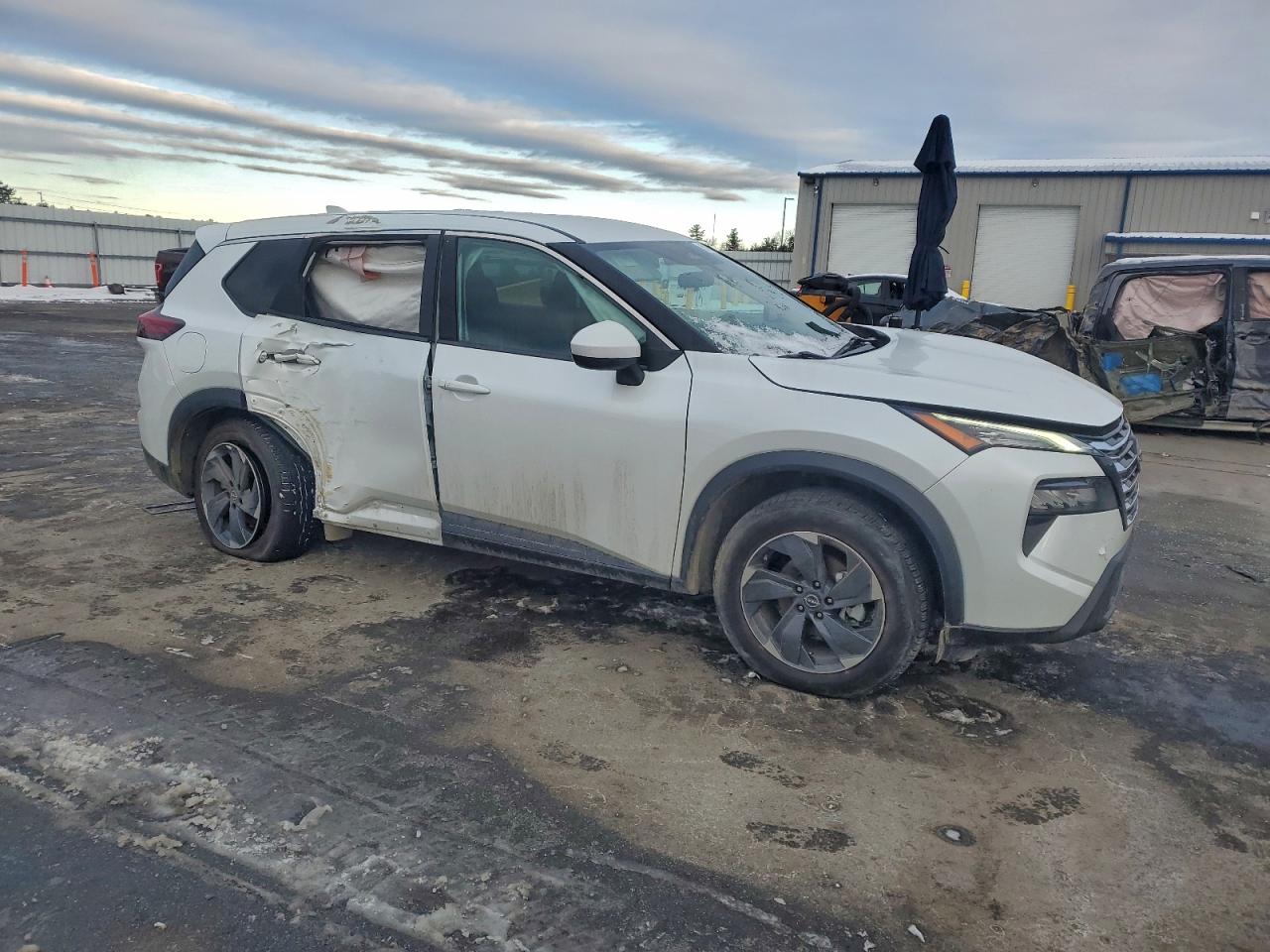 2024 NISSAN ROGUE SV photo 4