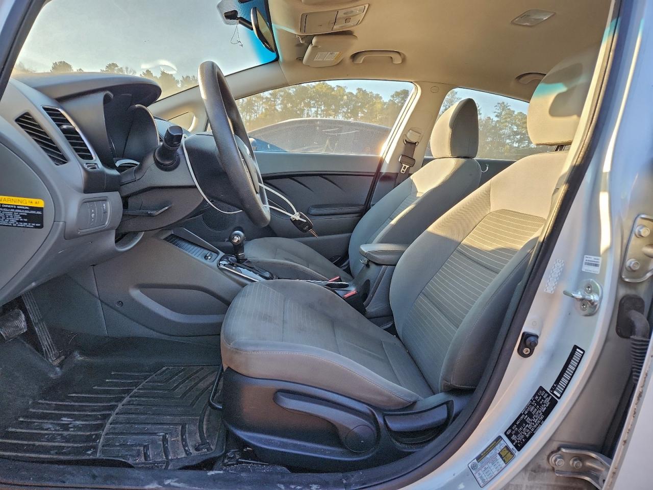 2017 KIA FORTE LX photo 7