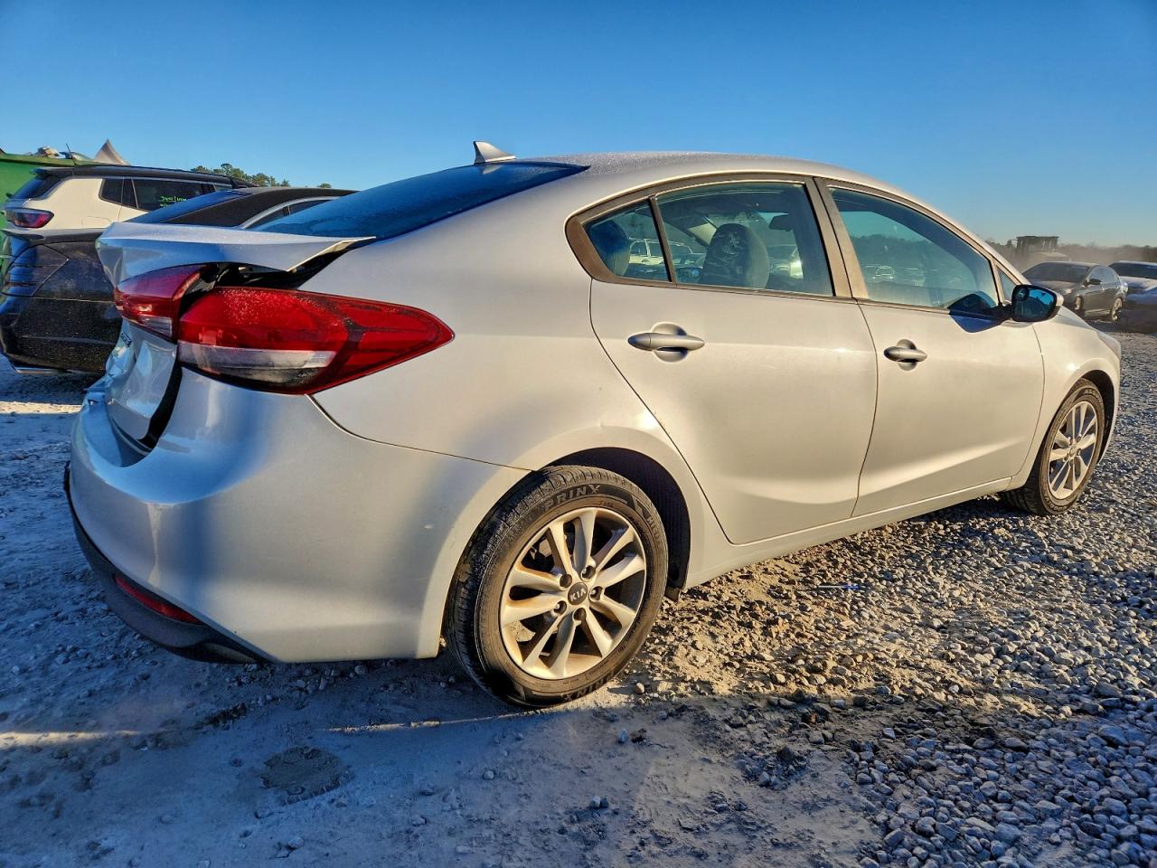 2017 KIA FORTE LX photo 3
