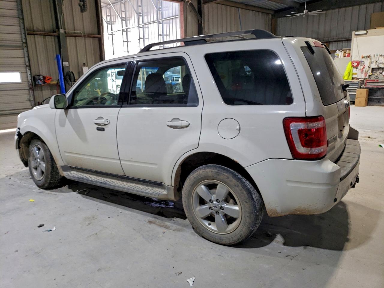 2010 FORD ESCAPE LIMITED photo 2