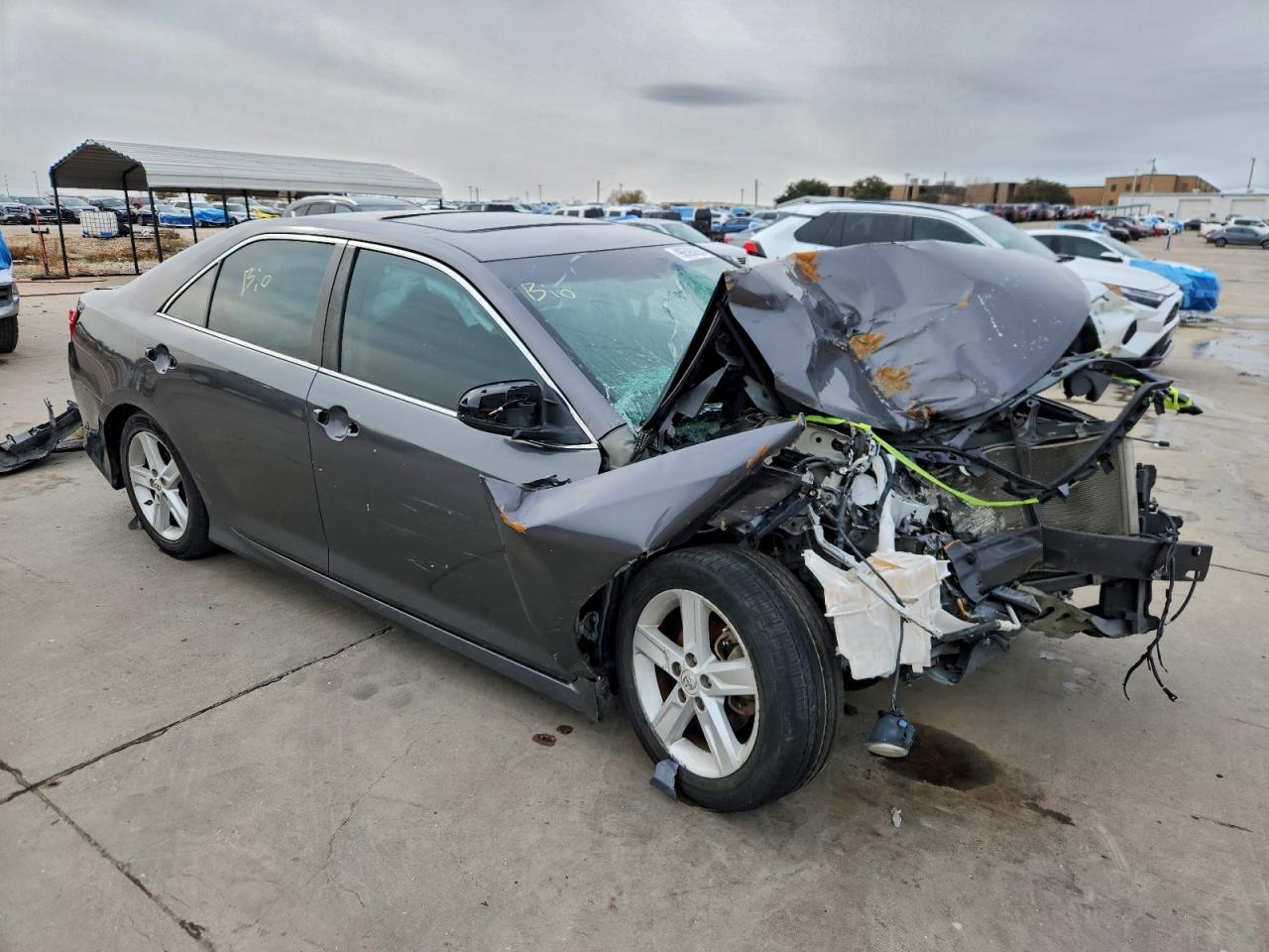 2013 TOYOTA CAMRY SE photo 4